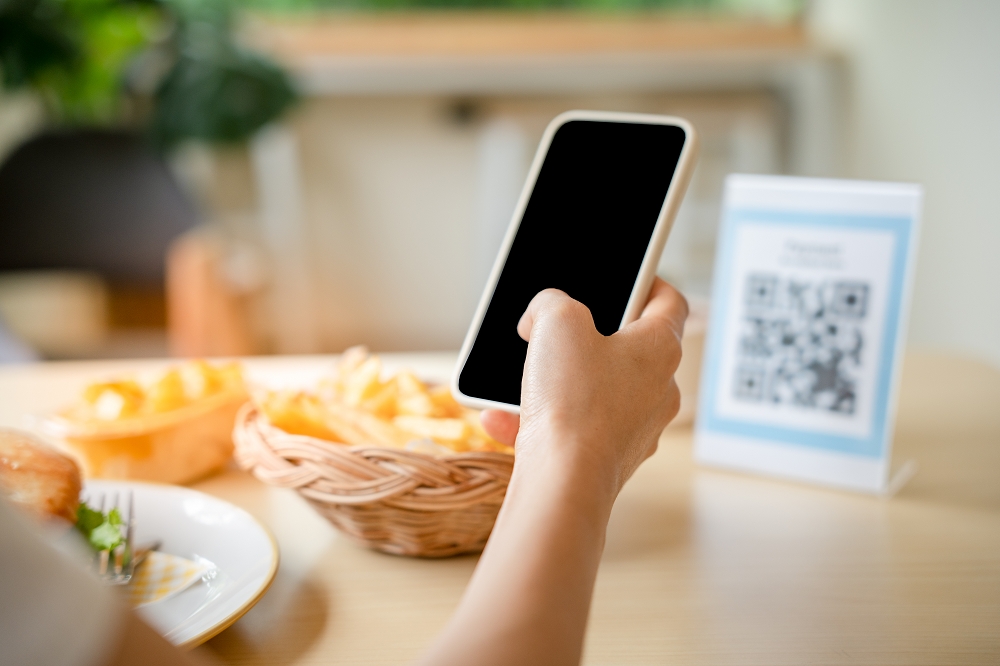 許多大型連鎖品牌業者已開始導入數位化點餐系統（包括自動點餐機、掃碼點餐等）