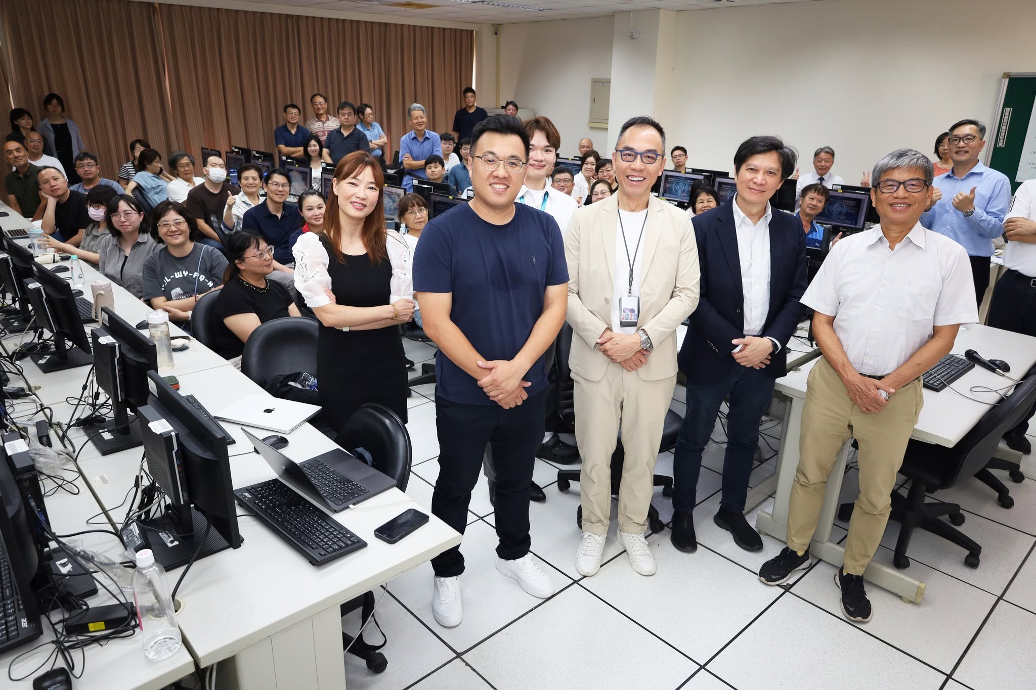 智慧校園 AI 導入案例:MetaAge 邁達特協助亞洲大學導入 Gemini Enterprise